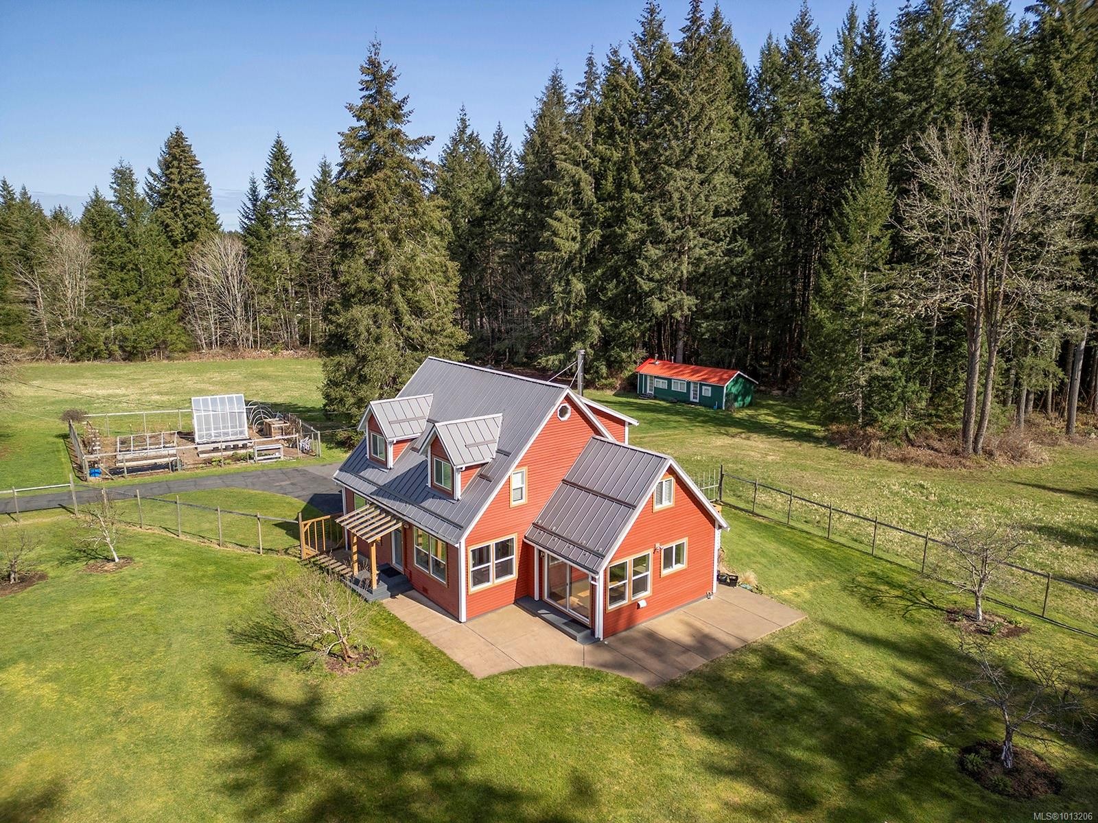 7792 Island Hwy North, Black Creek, BC