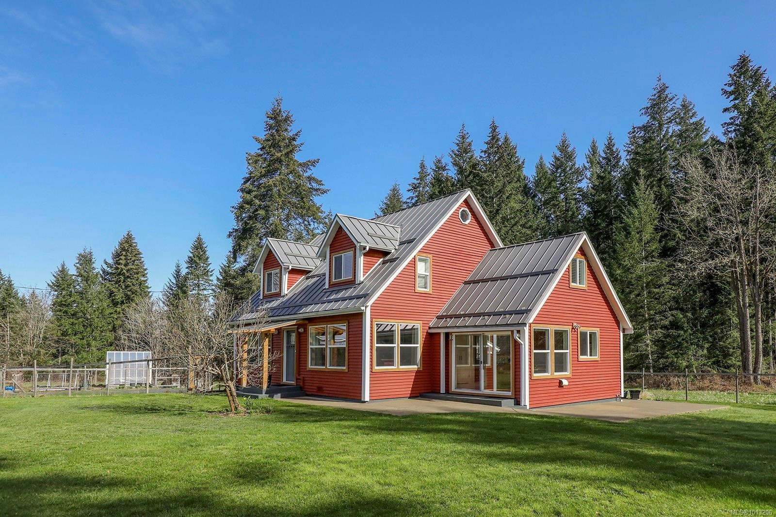 7792 Island Hwy North, Black Creek, BC