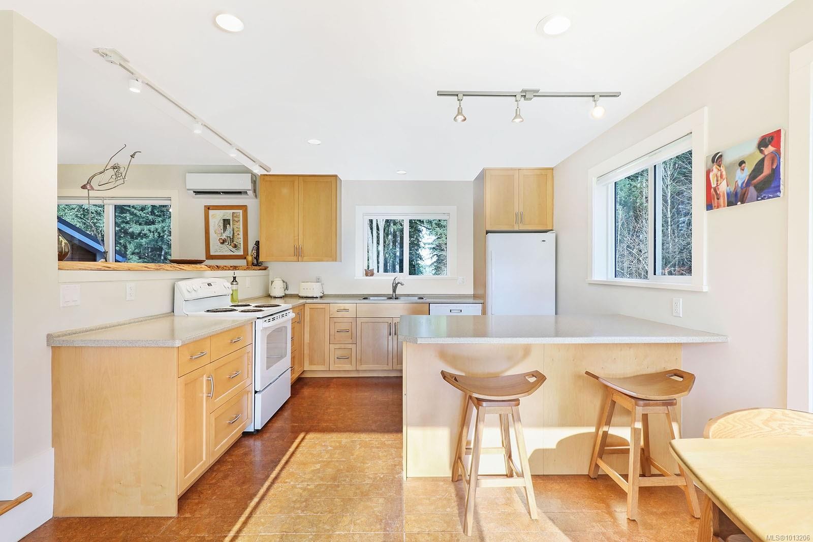 7792 Island Hwy North, Black Creek, BC