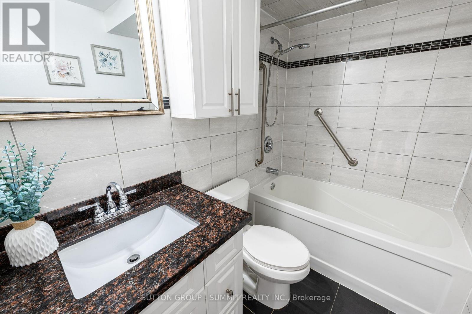 134 Song Meadowway, Toronto, ON - Indoor Photo Showing Bathroom