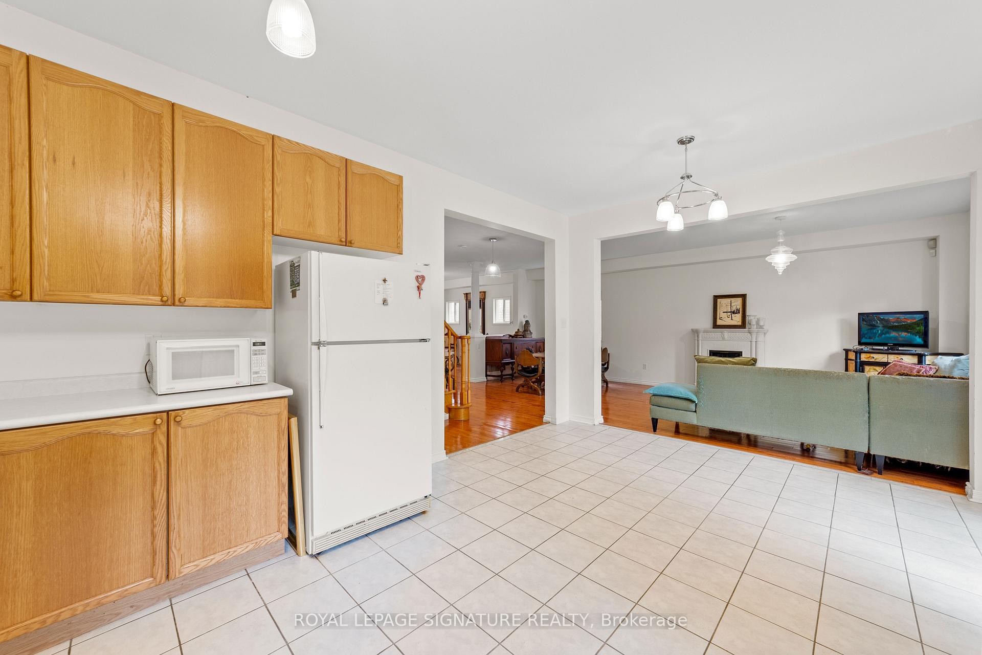 46 Trish Drive, Richmond Hill, ON - Indoor Photo Showing Kitchen