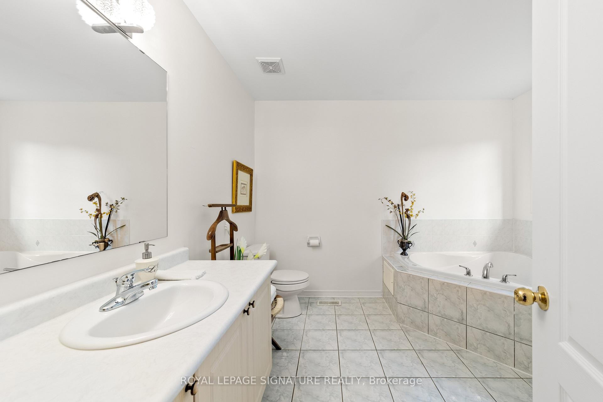 46 Trish Drive, Richmond Hill, ON - Indoor Photo Showing Bathroom