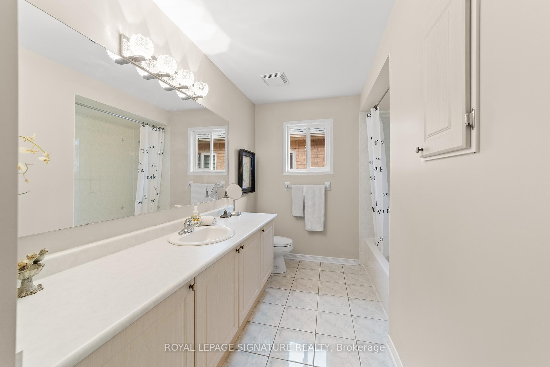 46 Trish Drive, Richmond Hill, ON - Indoor Photo Showing Bathroom