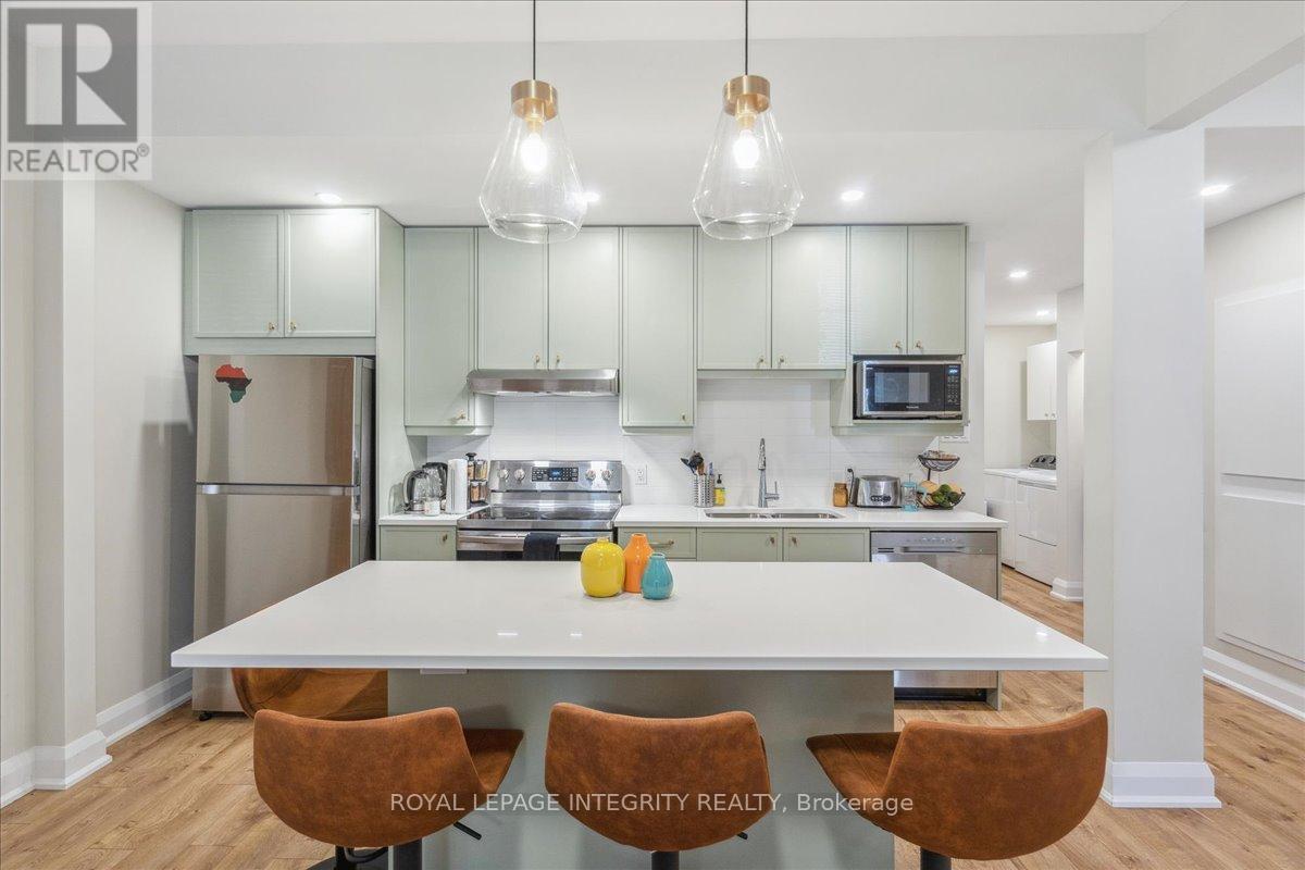 468-470 Besserer Street, Ottawa, ON - Indoor Photo Showing Kitchen With Upgraded Kitchen