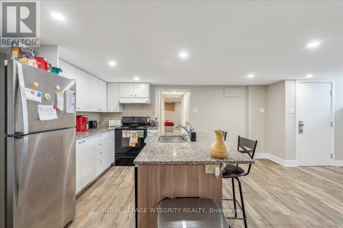 468-470 Besserer Street, Ottawa, ON - Indoor Photo Showing Kitchen