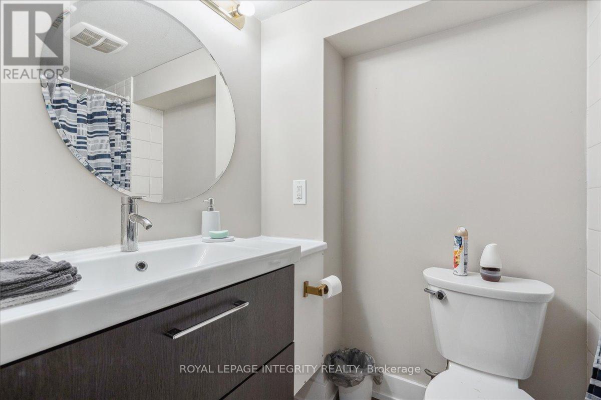 468-470 Besserer Street, Ottawa, ON - Indoor Photo Showing Bathroom