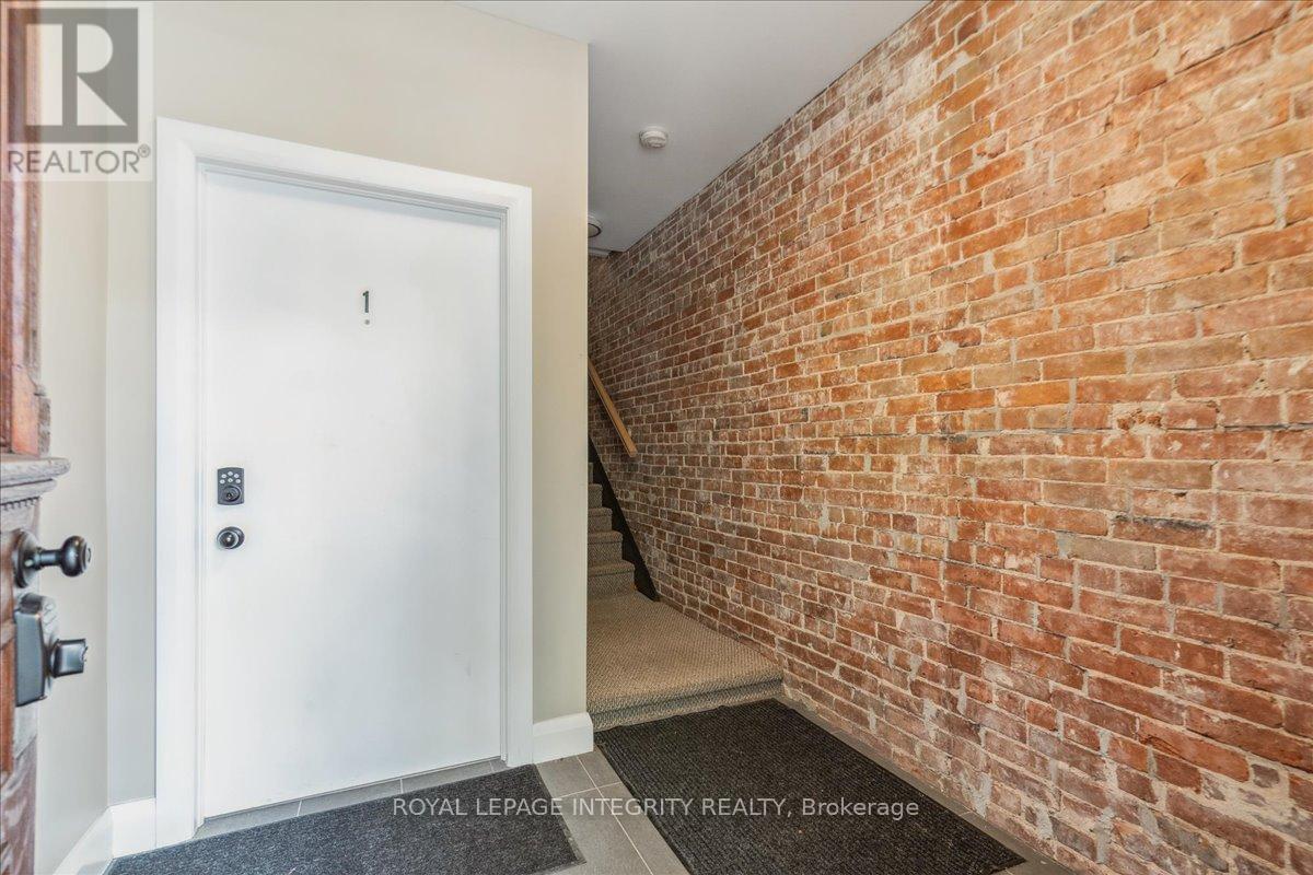 468-470 Besserer Street, Ottawa, ON - Indoor Photo Showing Other Room