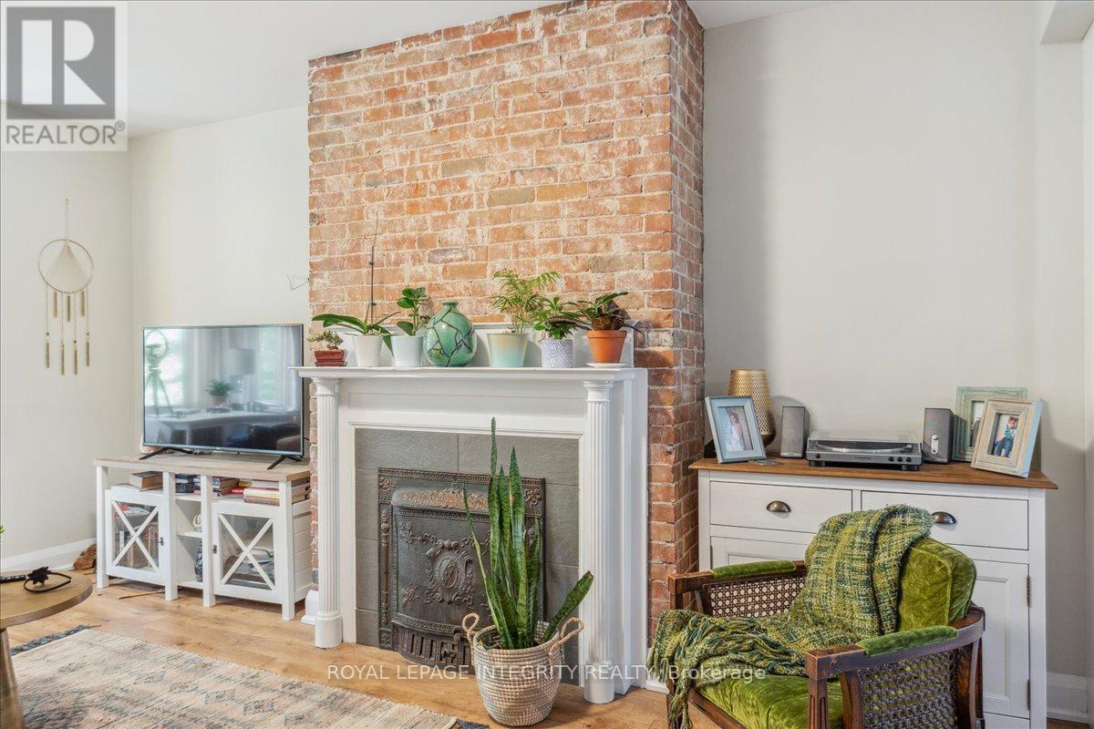 468-470 Besserer Street, Ottawa, ON - Indoor With Fireplace