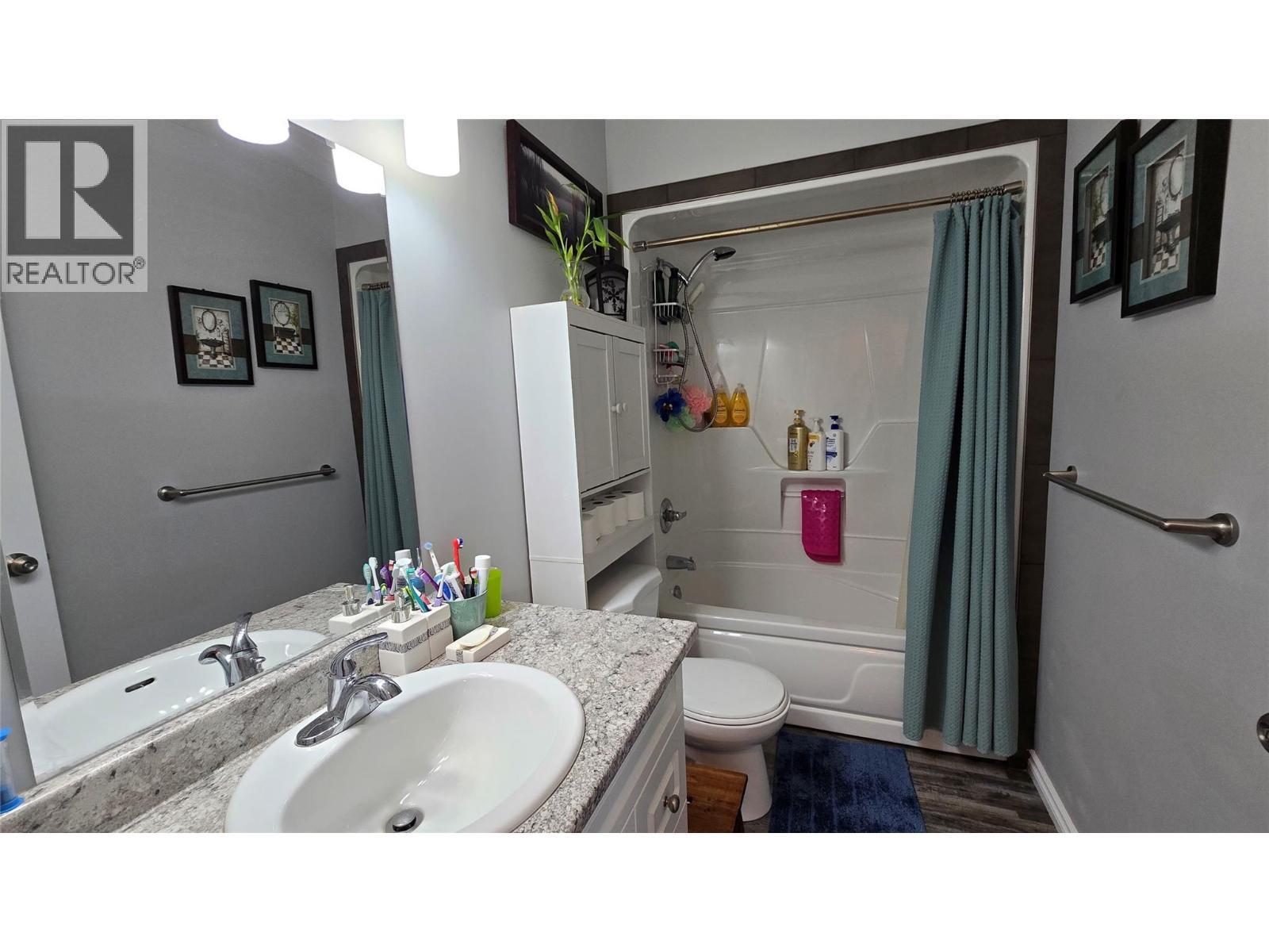 8208 19A Street, Dawson Creek, BC - Indoor Photo Showing Bathroom