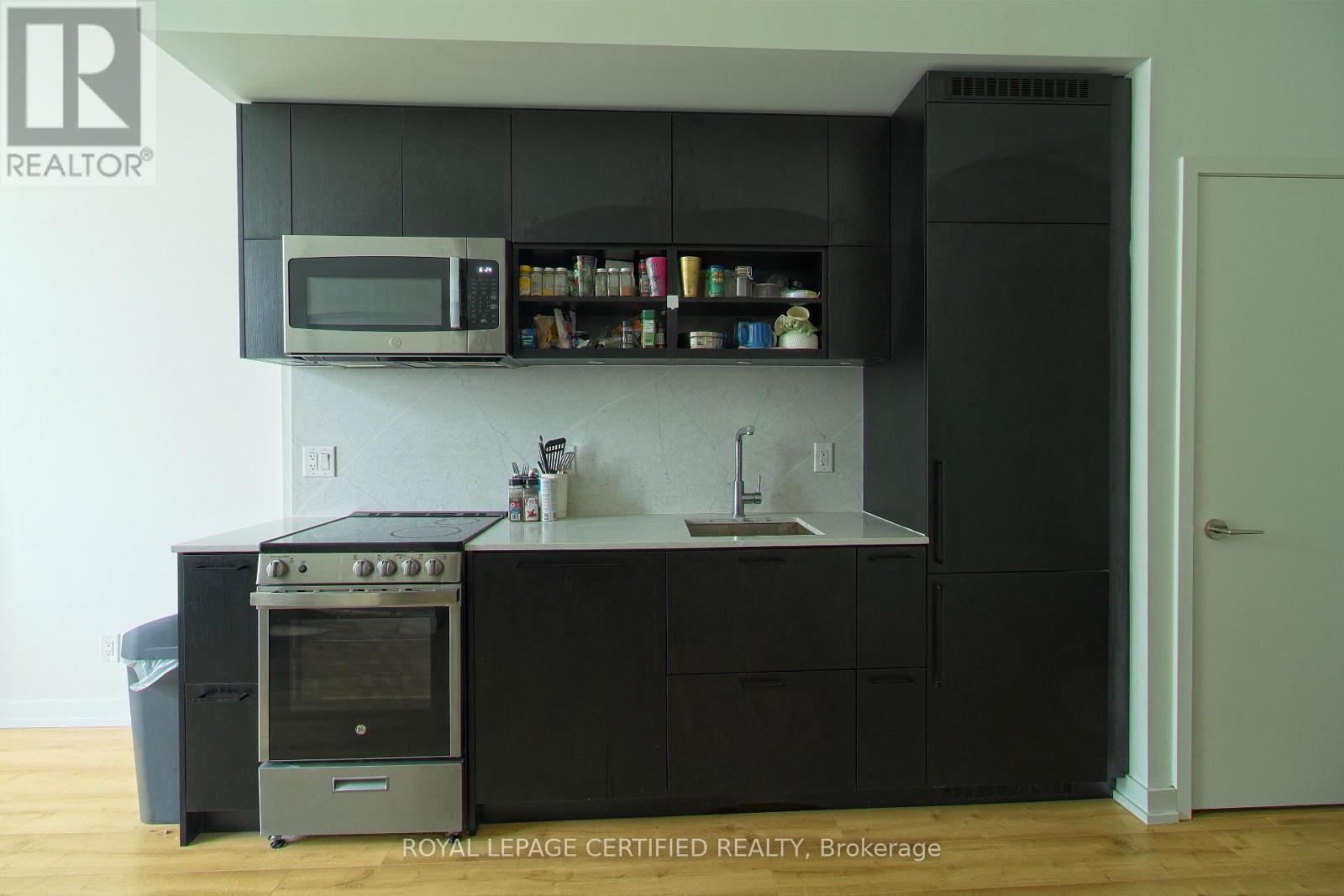 806 - 135 East Liberty Street, Toronto, ON - Indoor