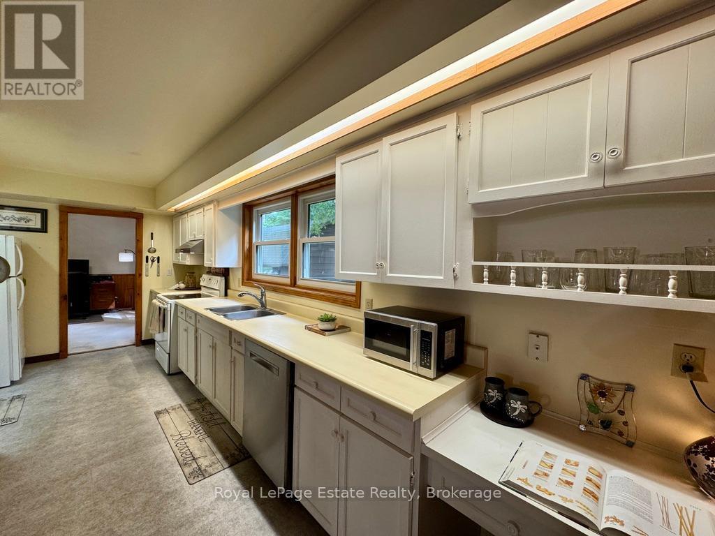 Furnished with Bosch DW (2020) and a built-in desk - 44 Whitefish Boulevard, South Bruce Peninsula, ON - Indoor