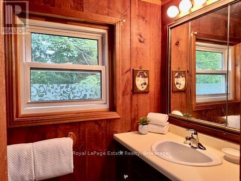 The main bath has 4 pc with EKO Jet bidet - 44 Whitefish Boulevard, South Bruce Peninsula, ON - Indoor Photo Showing Bathroom