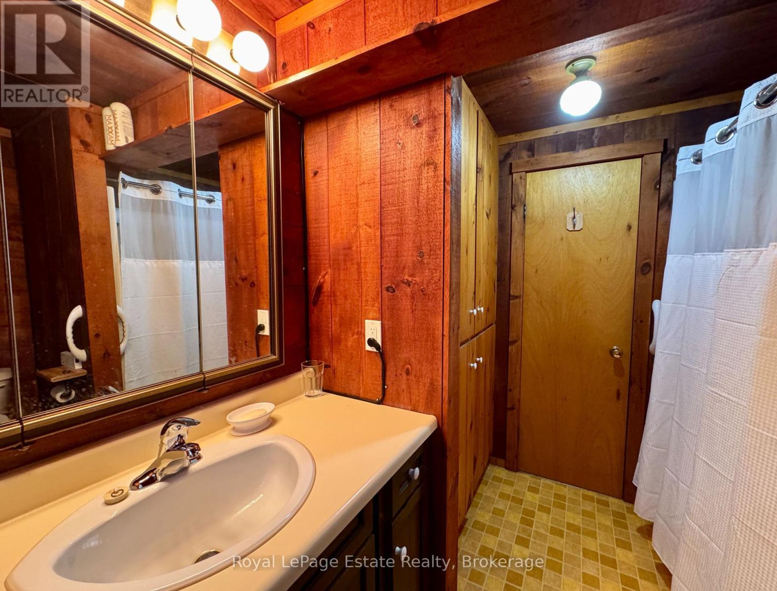 Main bath linen cupboard - 44 Whitefish Boulevard, South Bruce Peninsula, ON - Indoor Photo Showing Bathroom