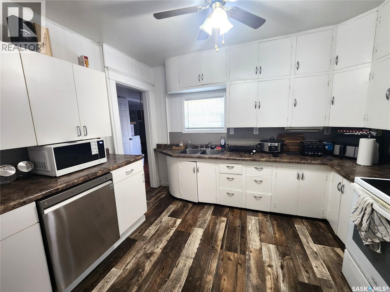 133 Mainprize Street, Midale, SK - Indoor Photo Showing Kitchen With Double Sink
