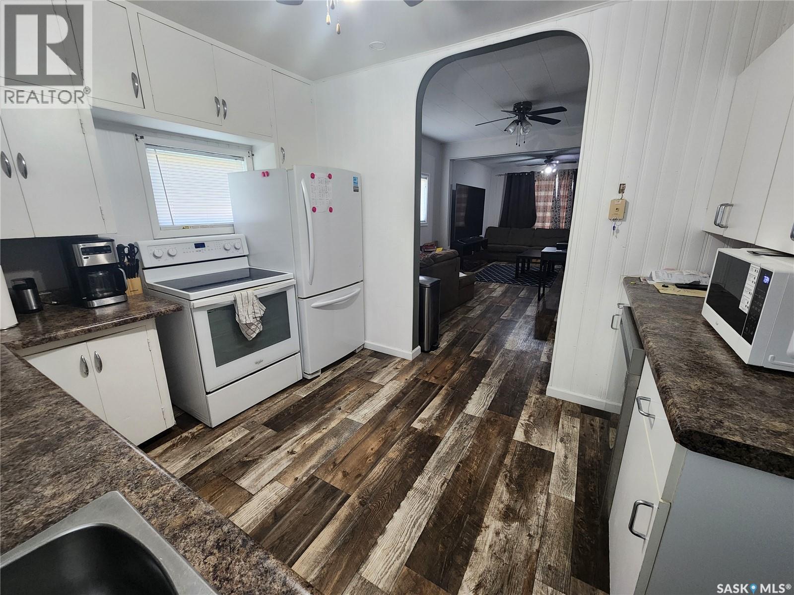133 Mainprize Street, Midale, SK - Indoor Photo Showing Kitchen