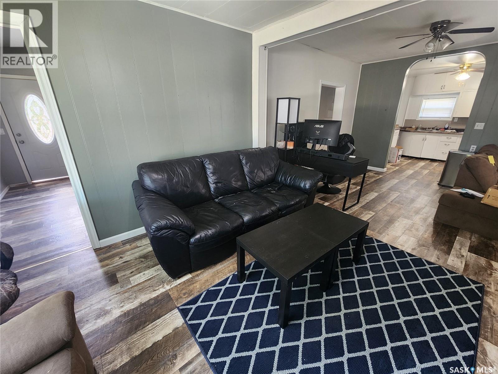 133 Mainprize Street, Midale, SK - Indoor Photo Showing Living Room