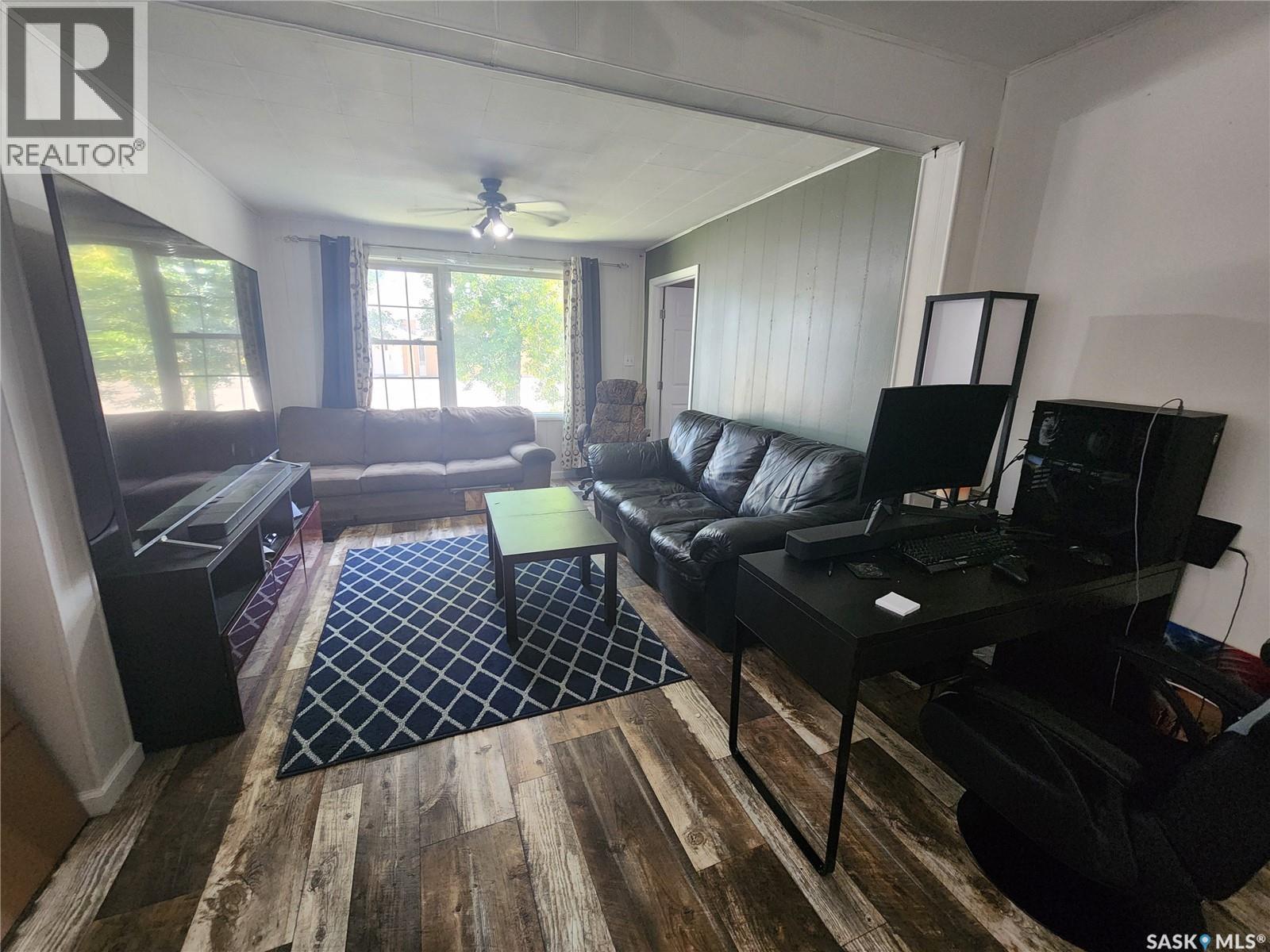 133 Mainprize Street, Midale, SK - Indoor Photo Showing Living Room