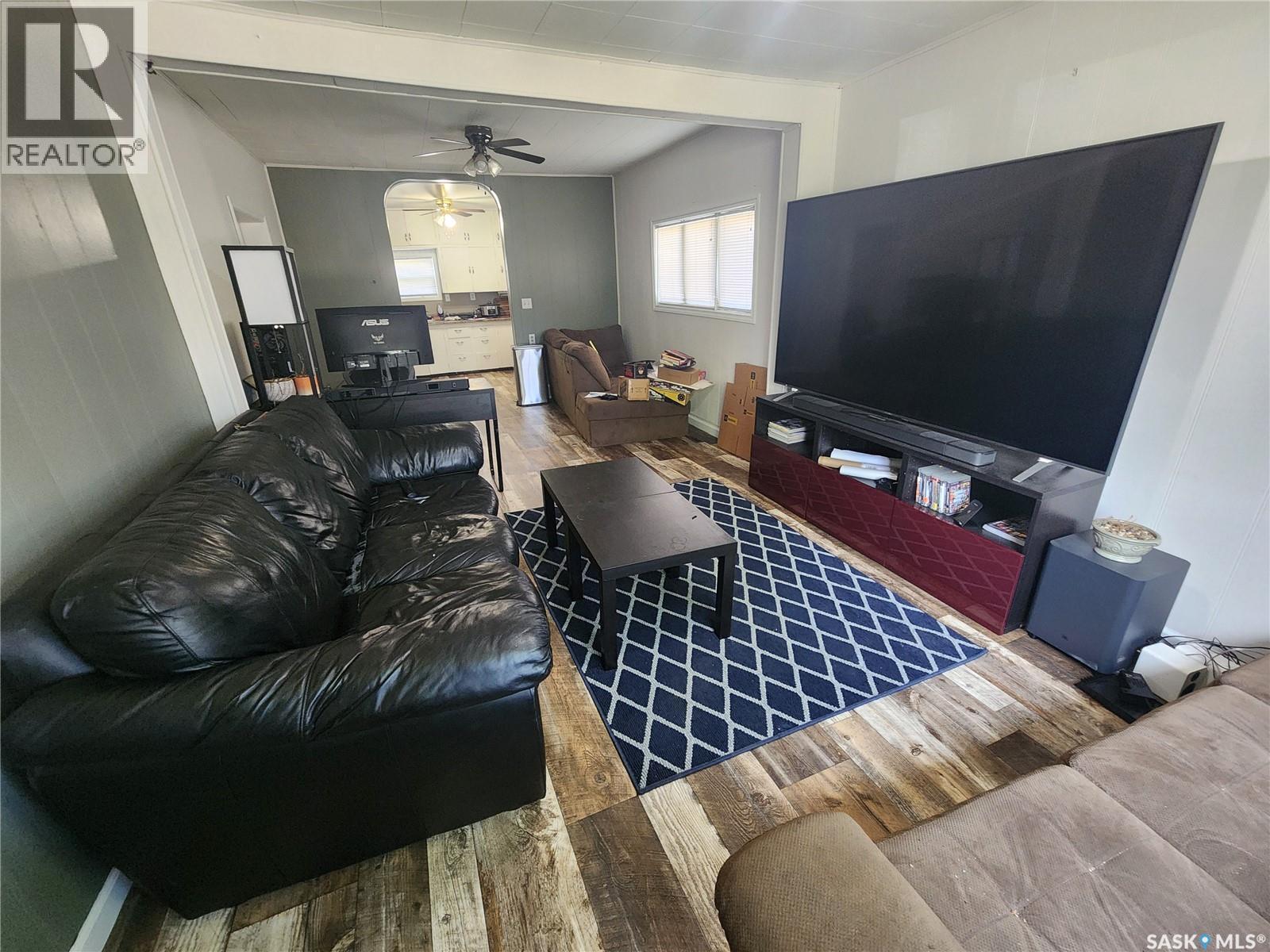 133 Mainprize Street, Midale, SK - Indoor Photo Showing Living Room