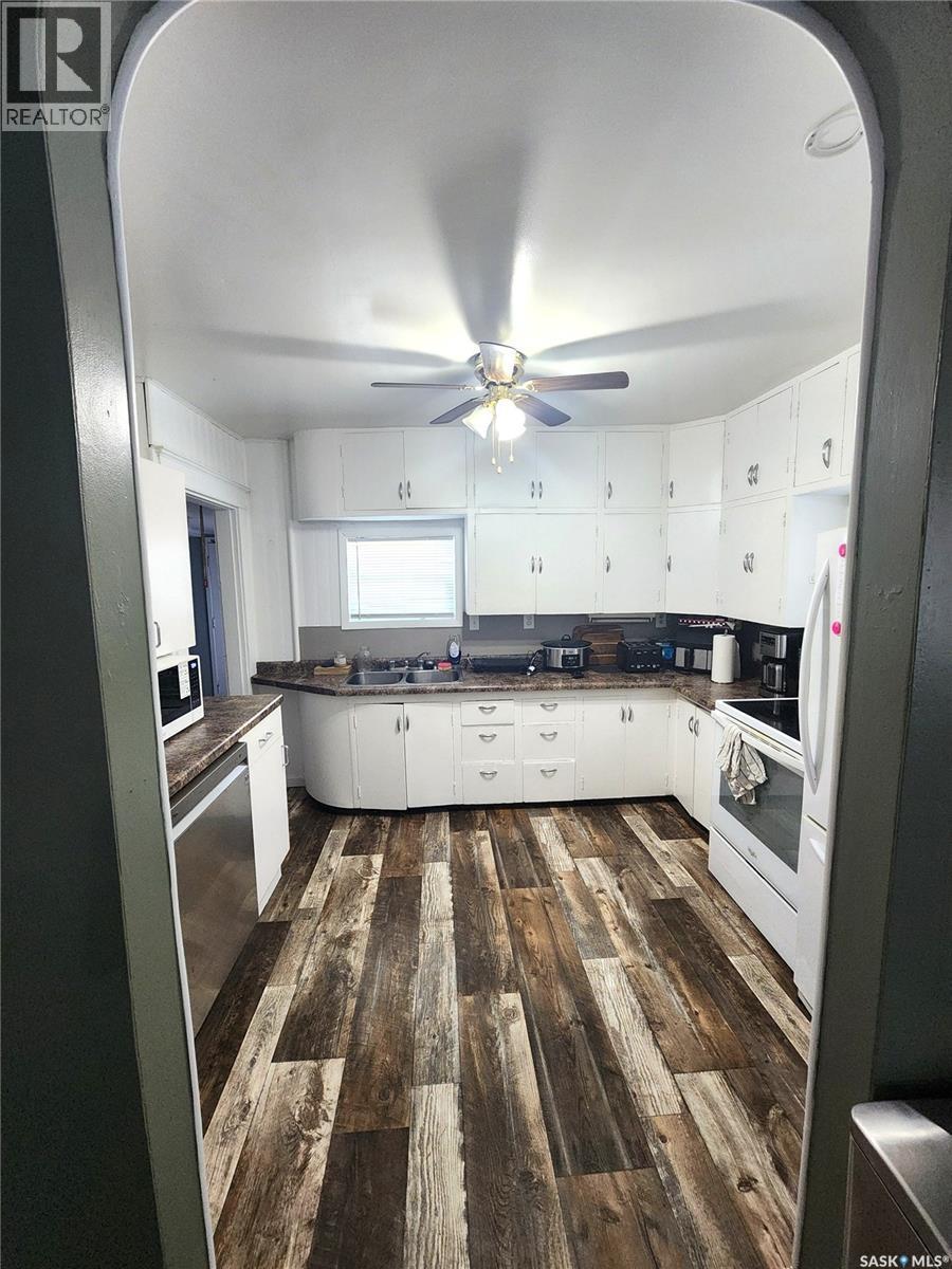 133 Mainprize Street, Midale, SK - Indoor Photo Showing Kitchen