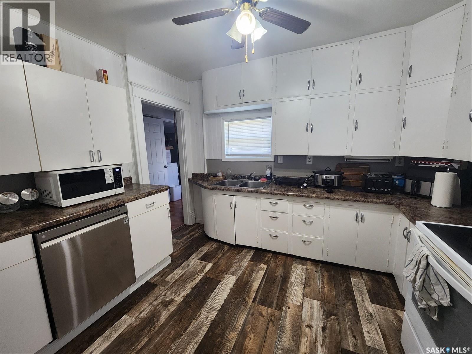 133 Mainprize Street, Midale, SK - Indoor Photo Showing Kitchen With Double Sink