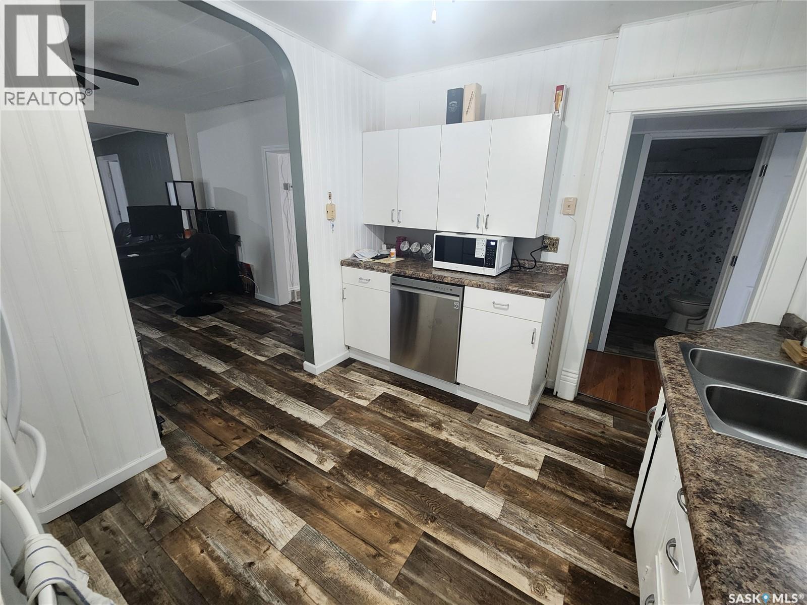 133 Mainprize Street, Midale, SK - Indoor Photo Showing Kitchen With Double Sink
