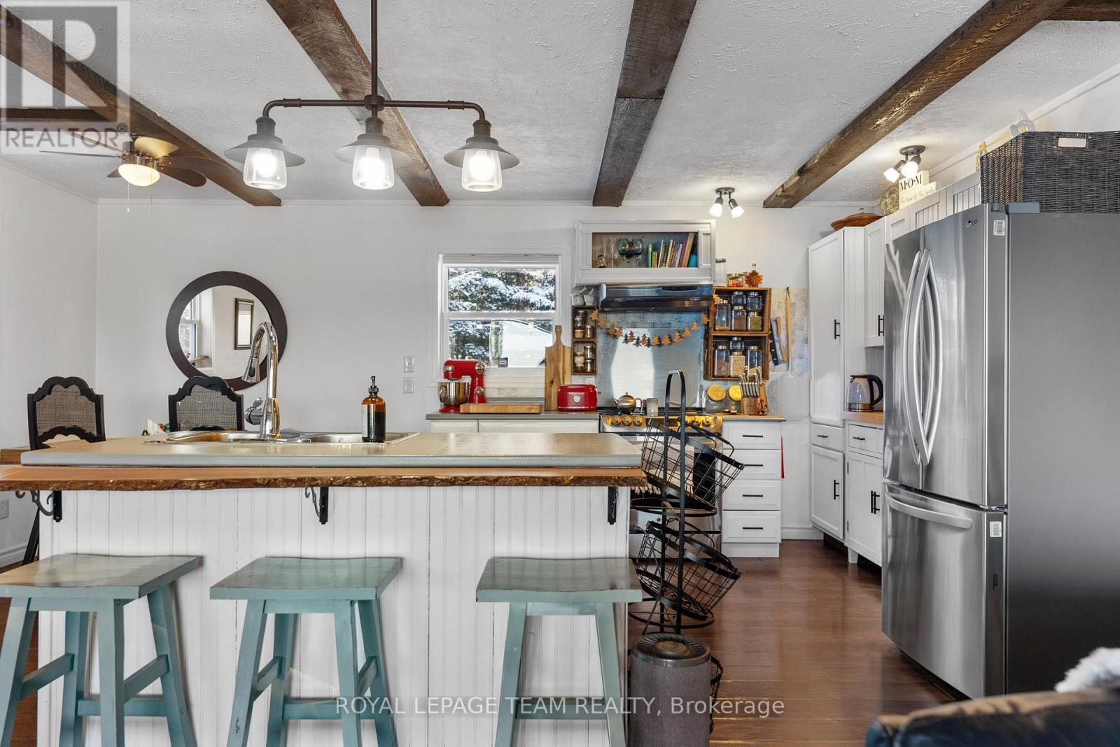 105 Heins Road, Brudenell, Lyndoch And Raglan, ON - Indoor Photo Showing Kitchen