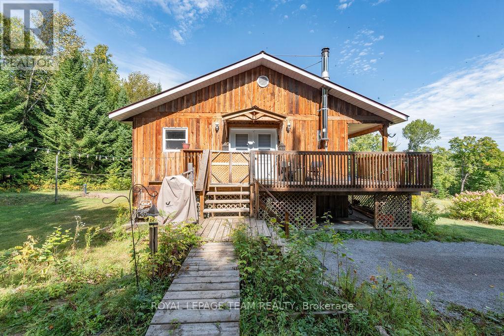 105 Heins Road, Brudenell, Lyndoch And Raglan, ON - Outdoor With Deck Patio Veranda