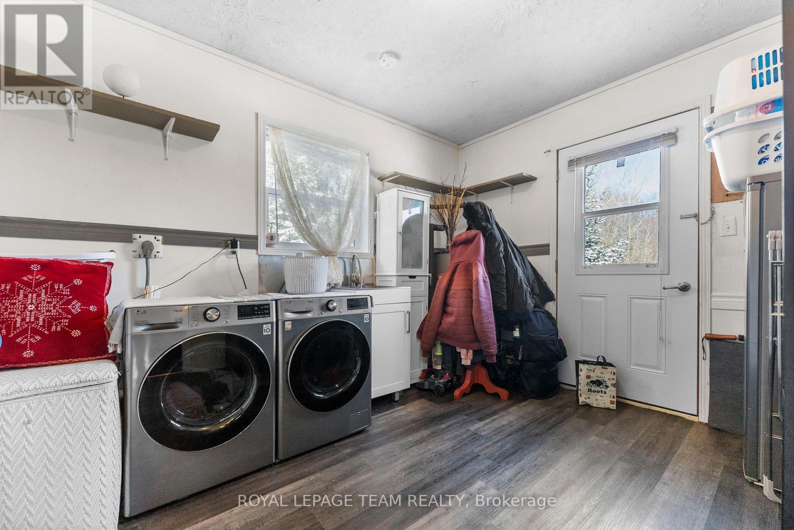 105 Heins Road, Brudenell, Lyndoch And Raglan, ON - Indoor Photo Showing Laundry Room