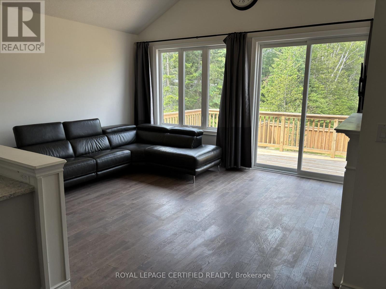 20 62Nd Street S, Wasaga Beach, ON - Indoor Photo Showing Living Room