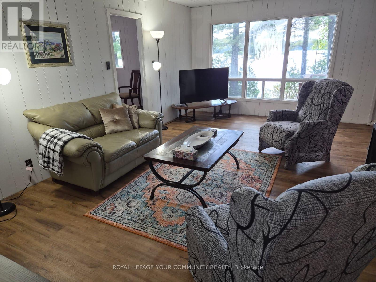 2193 Fern Glen Road, Mcmurrich/Monteith, ON - Indoor Photo Showing Living Room