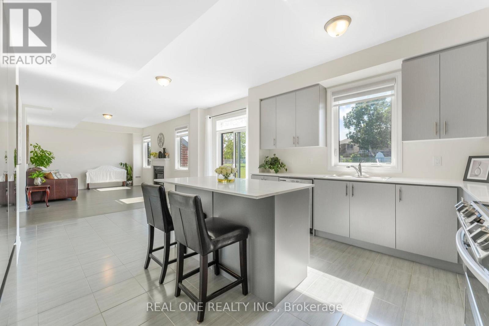 18 Oriole Crescent, Port Colborne, ON - Indoor Photo Showing Kitchen
