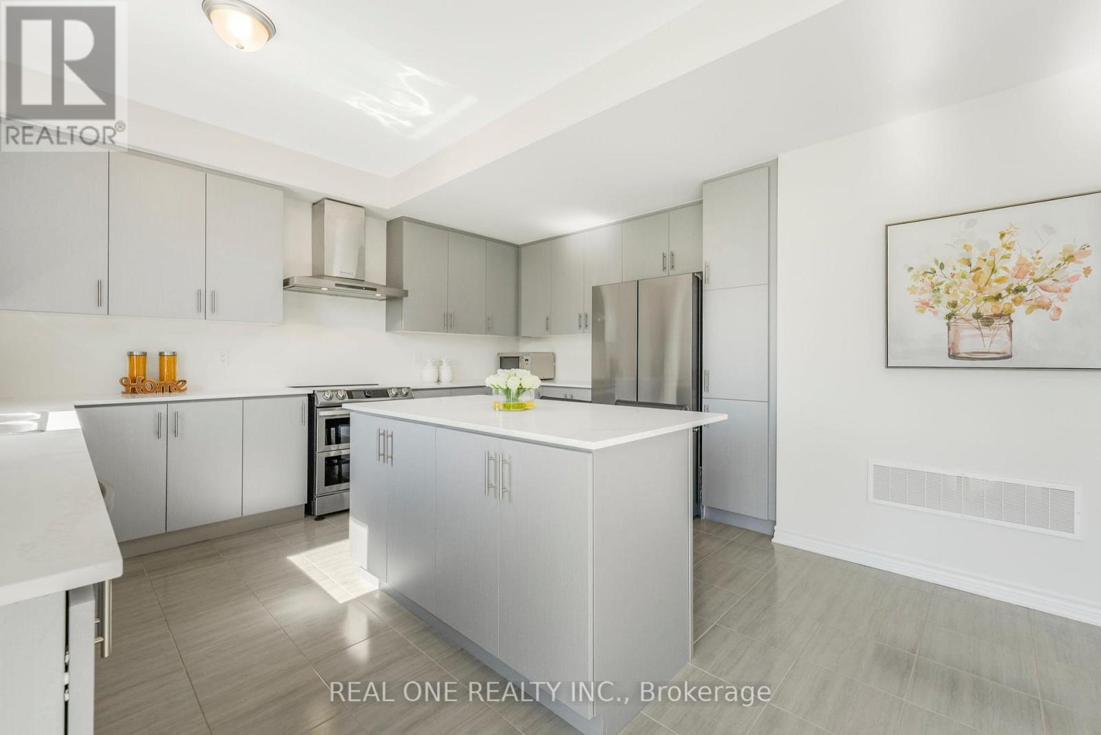 18 Oriole Crescent, Port Colborne, ON - Indoor Photo Showing Kitchen With Upgraded Kitchen