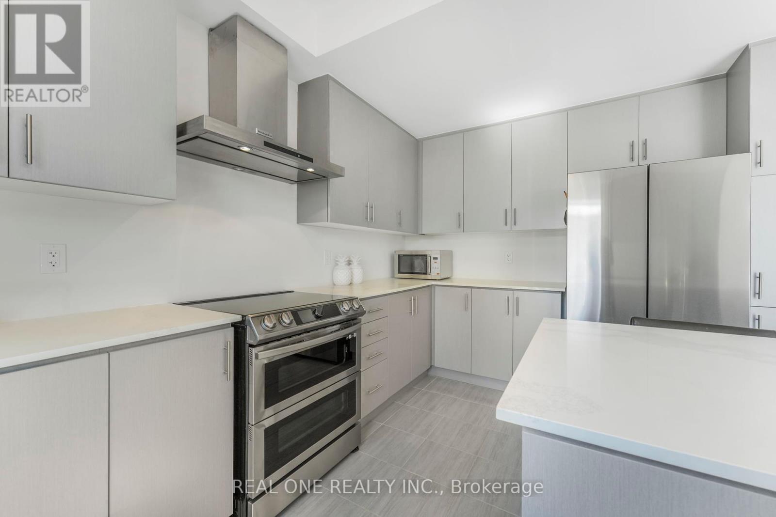 18 Oriole Crescent, Port Colborne, ON - Indoor Photo Showing Kitchen With Upgraded Kitchen