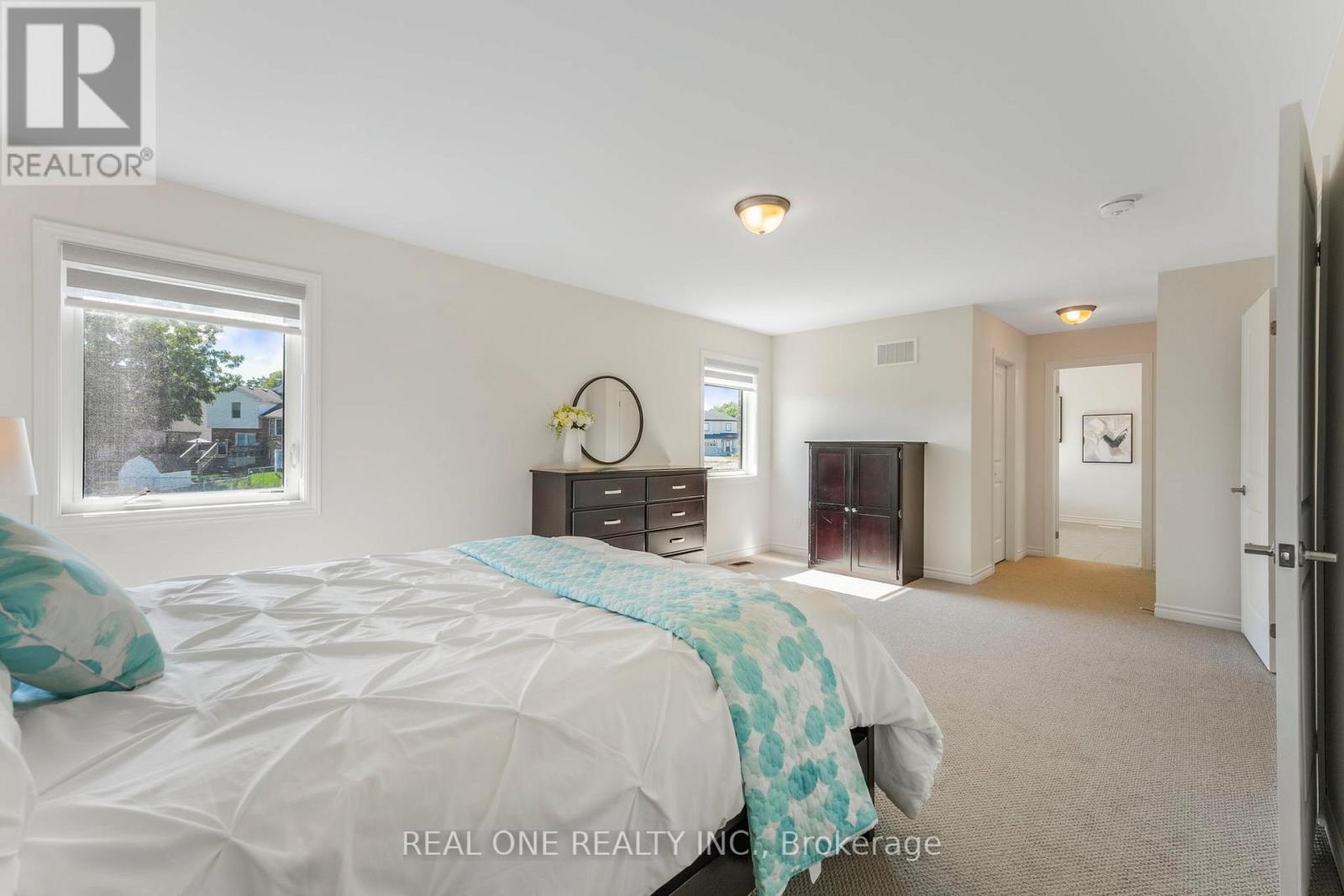 18 Oriole Crescent, Port Colborne, ON - Indoor Photo Showing Bedroom