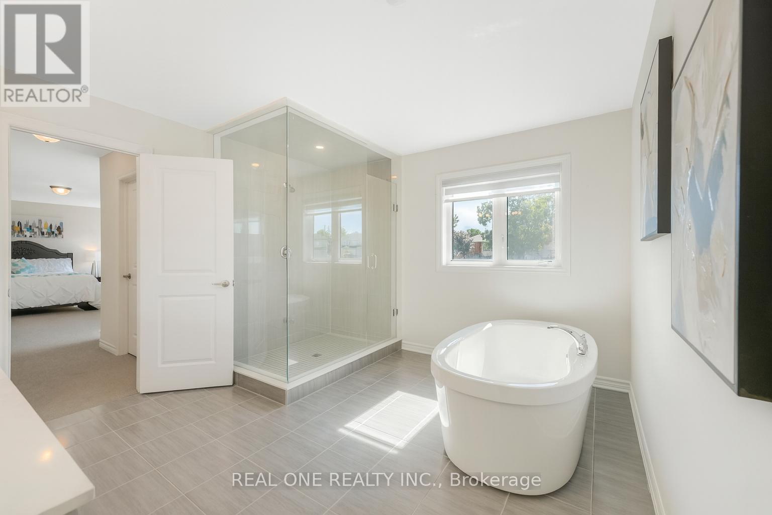 18 Oriole Crescent, Port Colborne, ON - Indoor Photo Showing Bathroom