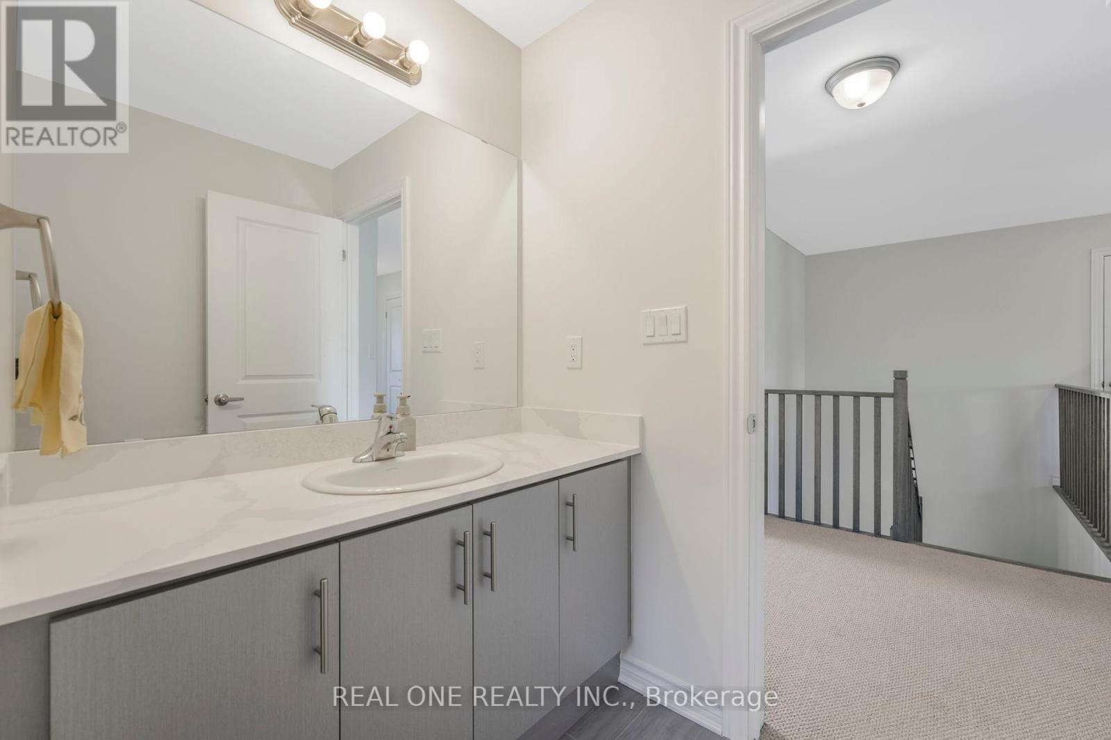 18 Oriole Crescent, Port Colborne, ON - Indoor Photo Showing Bathroom