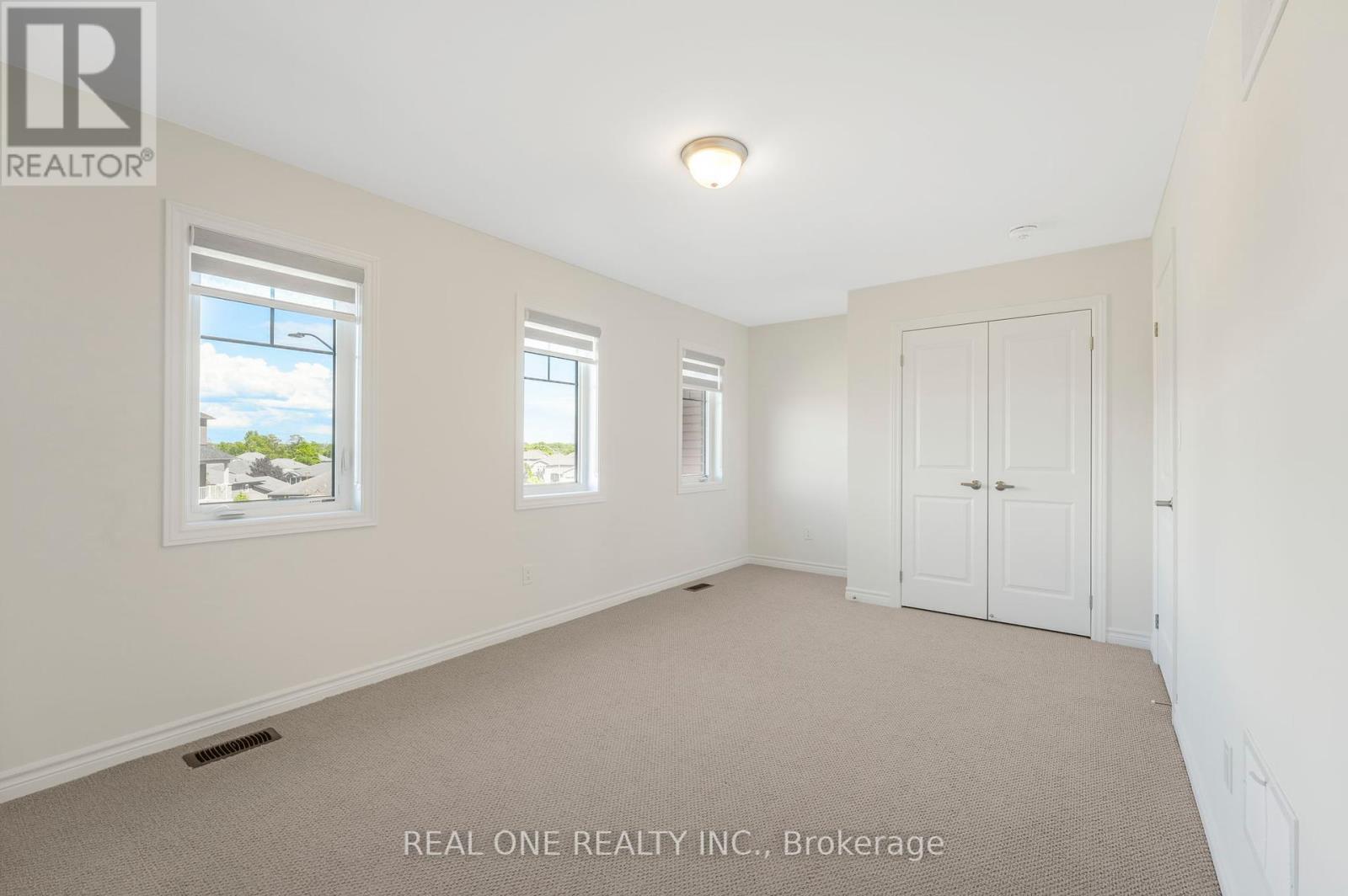 18 Oriole Crescent, Port Colborne, ON - Indoor Photo Showing Other Room