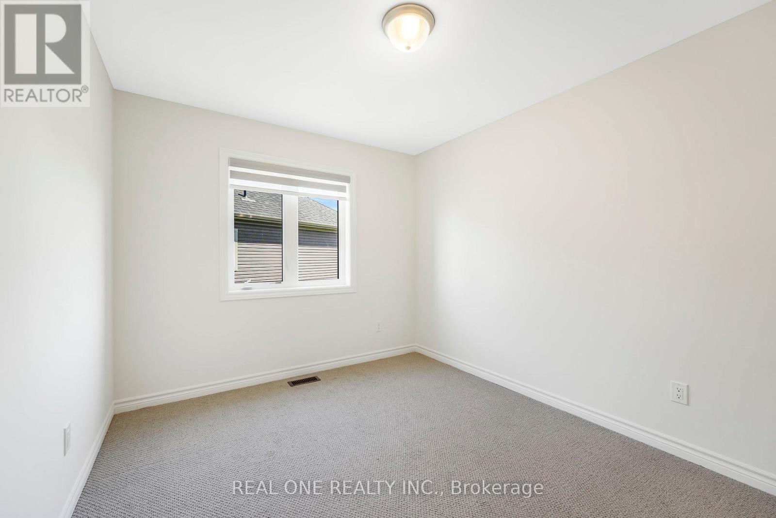 18 Oriole Crescent, Port Colborne, ON - Indoor Photo Showing Other Room