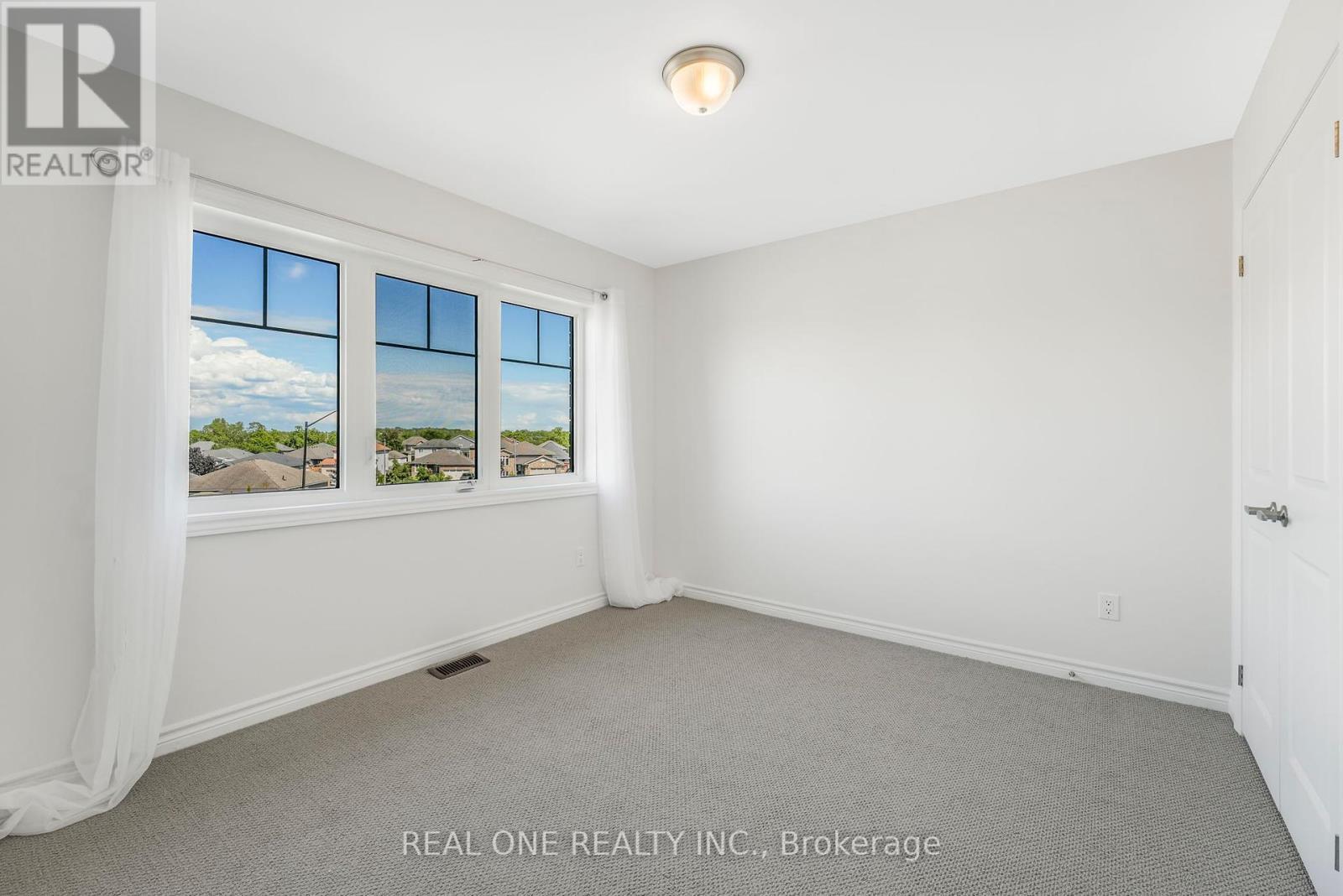 18 Oriole Crescent, Port Colborne, ON - Indoor Photo Showing Other Room