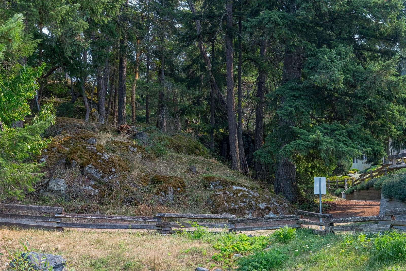 201-4436 Hedgestone Pl, Nanaimo, BC