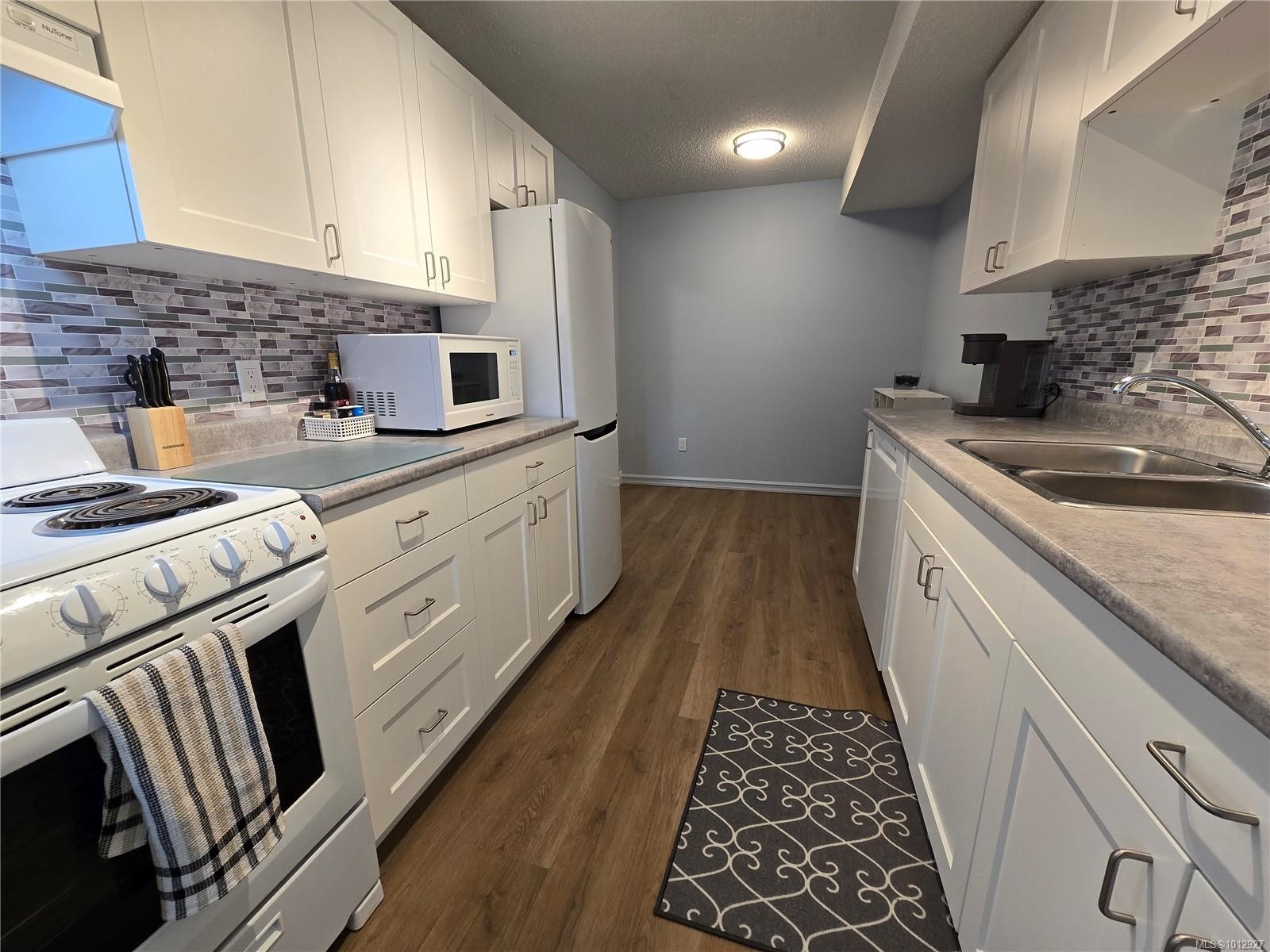 101-7450 Rupert St, Port Hardy, BC - Indoor Photo Showing Kitchen With Double Sink