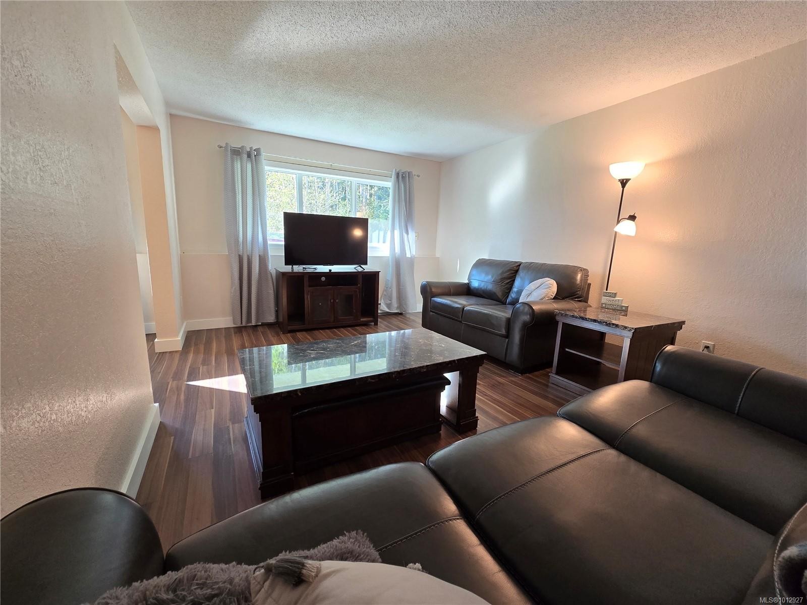 101-7450 Rupert St, Port Hardy, BC - Indoor Photo Showing Living Room