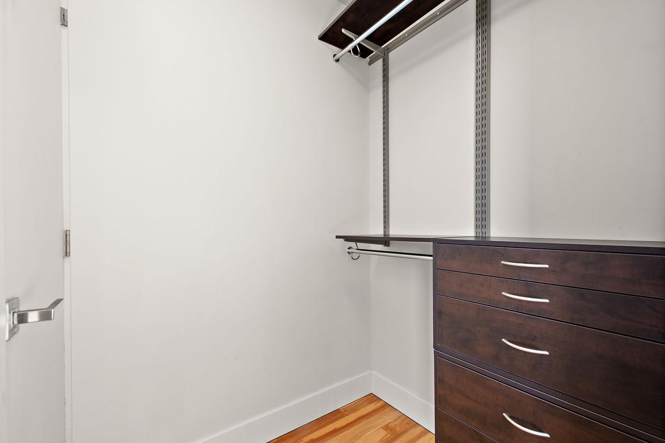 Walk-in closet - 1201-888 Rue Wellington, Montréal (Ville-Marie), QC - Indoor