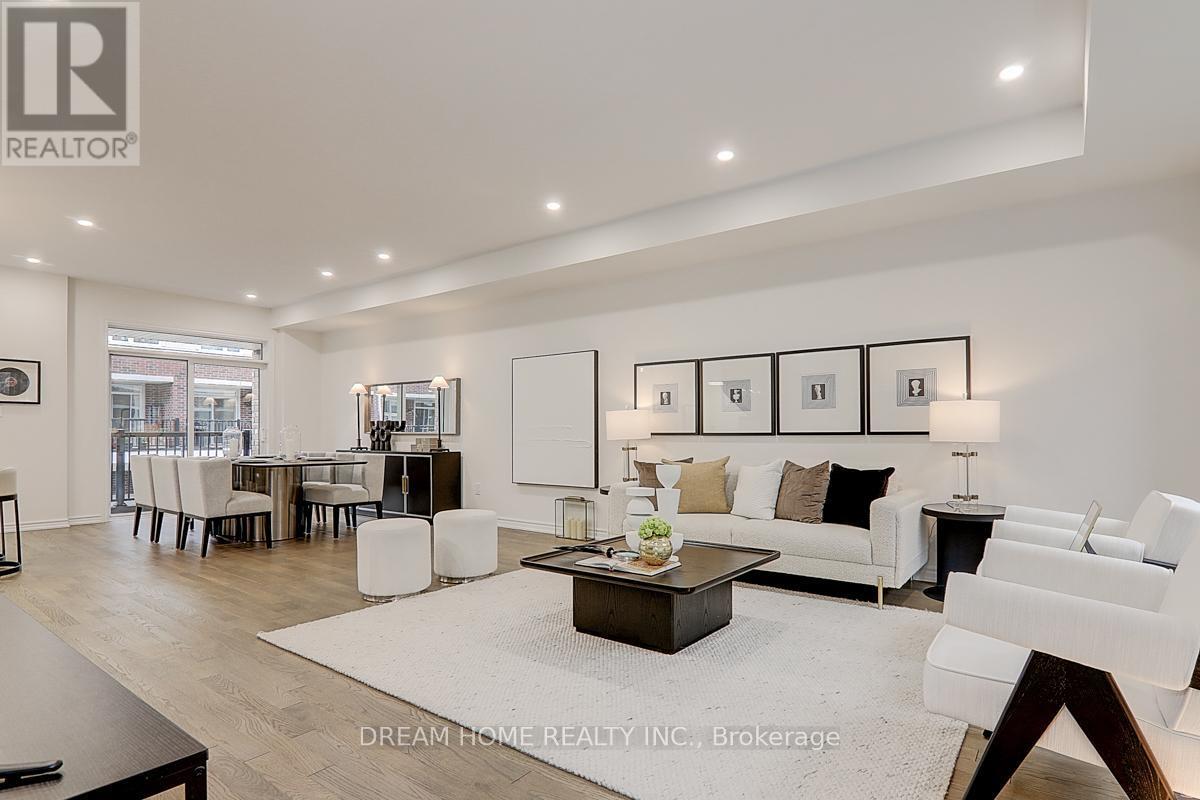 15 Chicago Lane, Markham, ON - Indoor Photo Showing Living Room