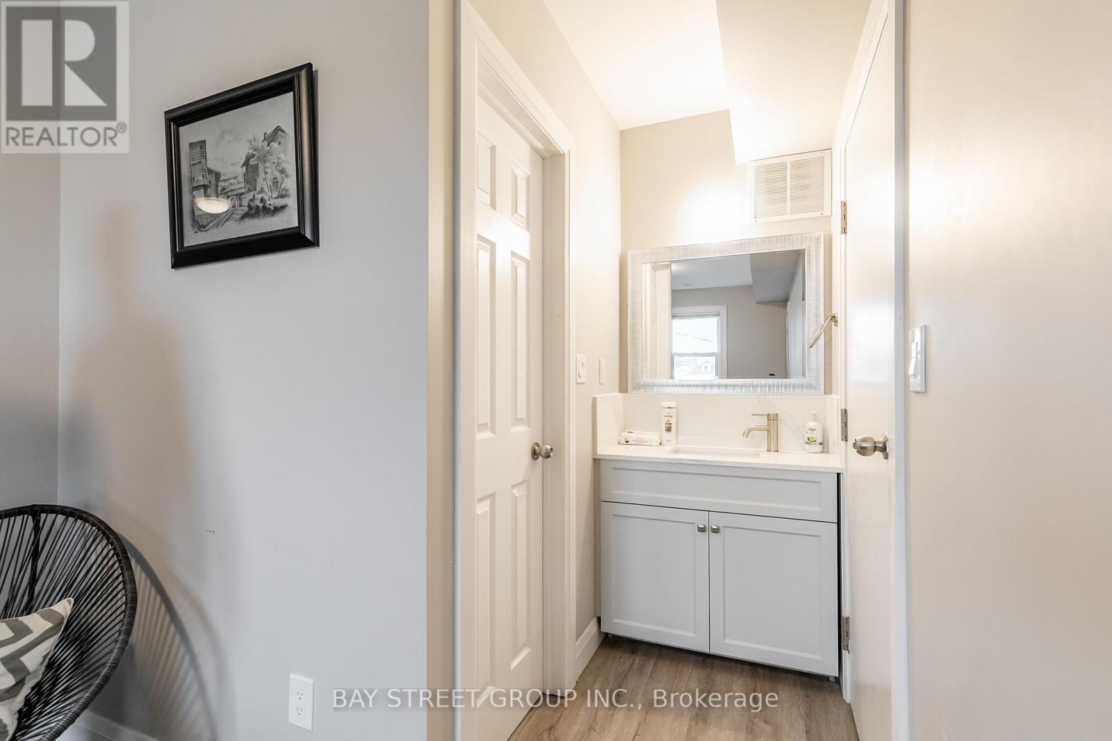 Unit C - 5757 Stanley Avenue, Niagara Falls, ON - Indoor Photo Showing Bathroom