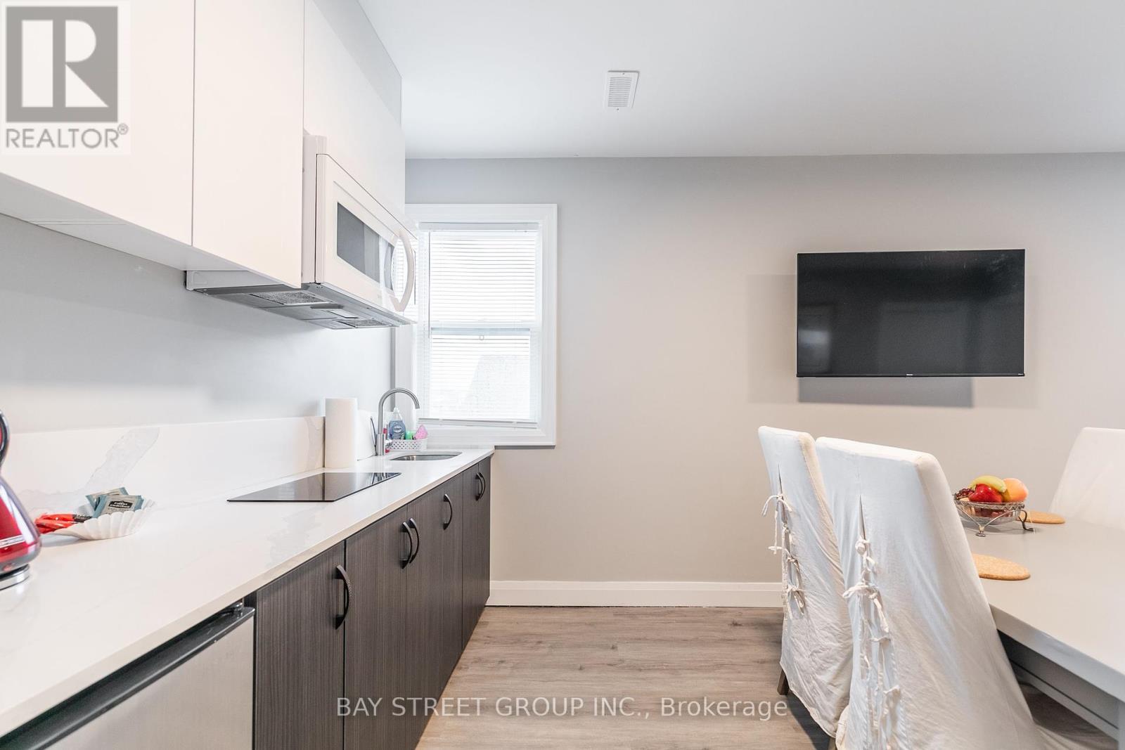 Unit C - 5757 Stanley Avenue, Niagara Falls, ON - Indoor Photo Showing Kitchen
