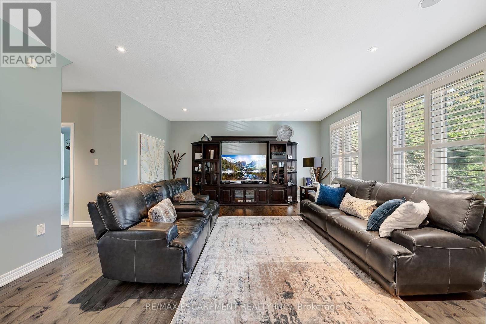 578 Fifty Road, Hamilton, ON - Indoor Photo Showing Living Room