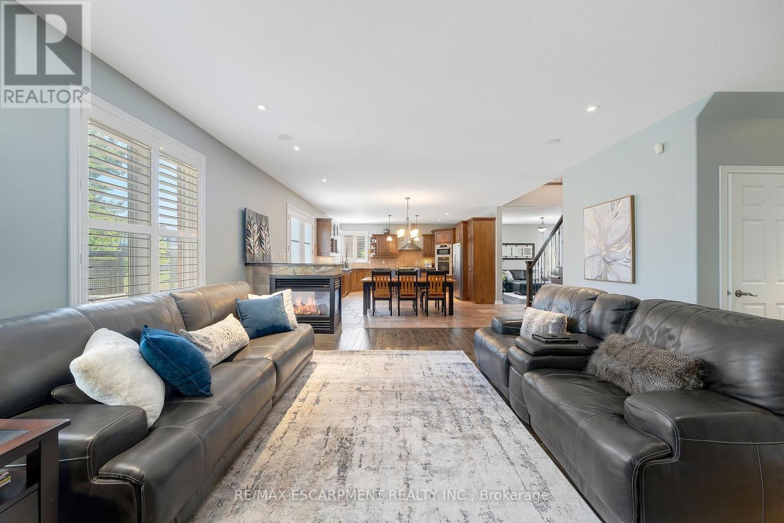 578 Fifty Road, Hamilton, ON - Indoor Photo Showing Living Room