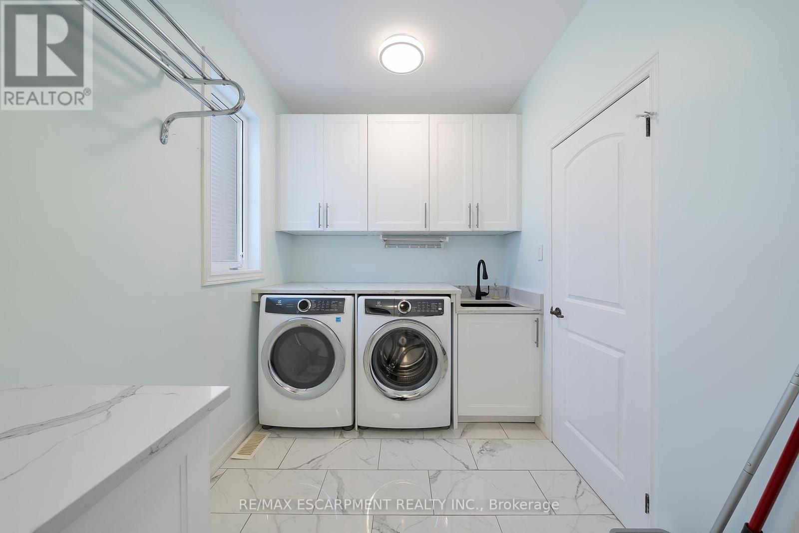 578 Fifty Road, Hamilton, ON - Indoor Photo Showing Laundry Room