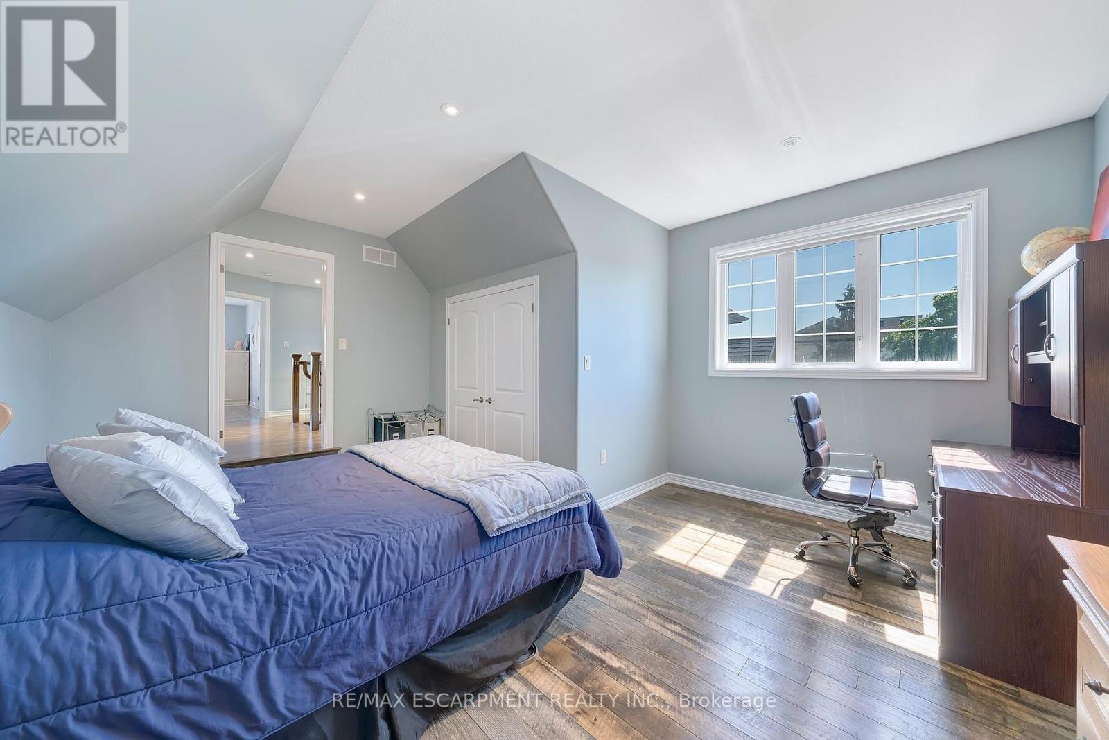 578 Fifty Road, Hamilton, ON - Indoor Photo Showing Bedroom